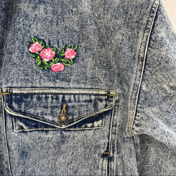 ✨Vintage East West | Oversized Acid Wash Floral Denim Jean Jacket - Picture 5 of 16
